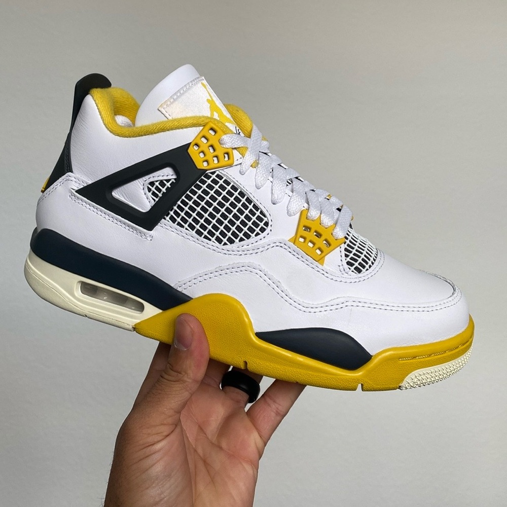 JORDAN 4 RETRO (Women’s) Vivid Sulfur Size 8.5W